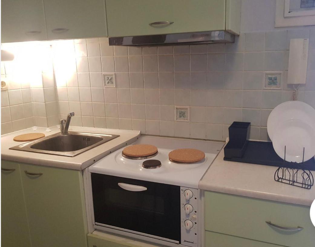 Cozy Minimal Apartment Pireus Eksteriør bilde