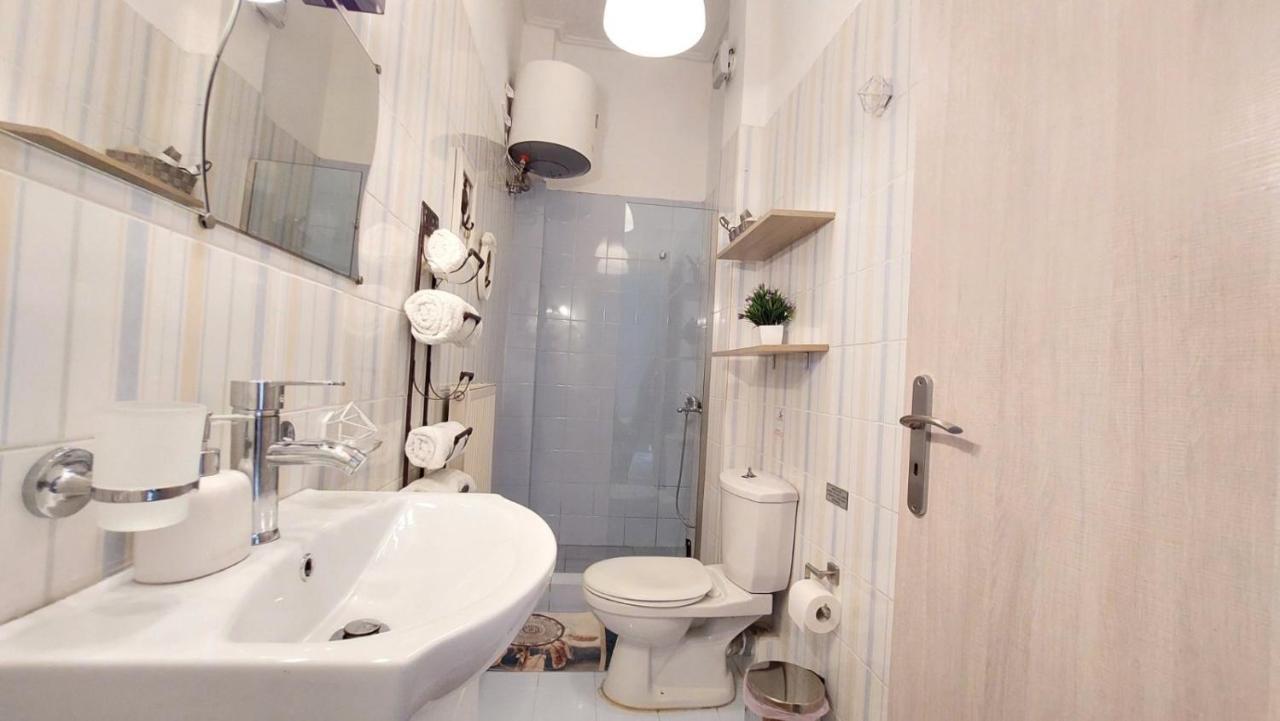 Cozy Minimal Apartment Pireus Eksteriør bilde