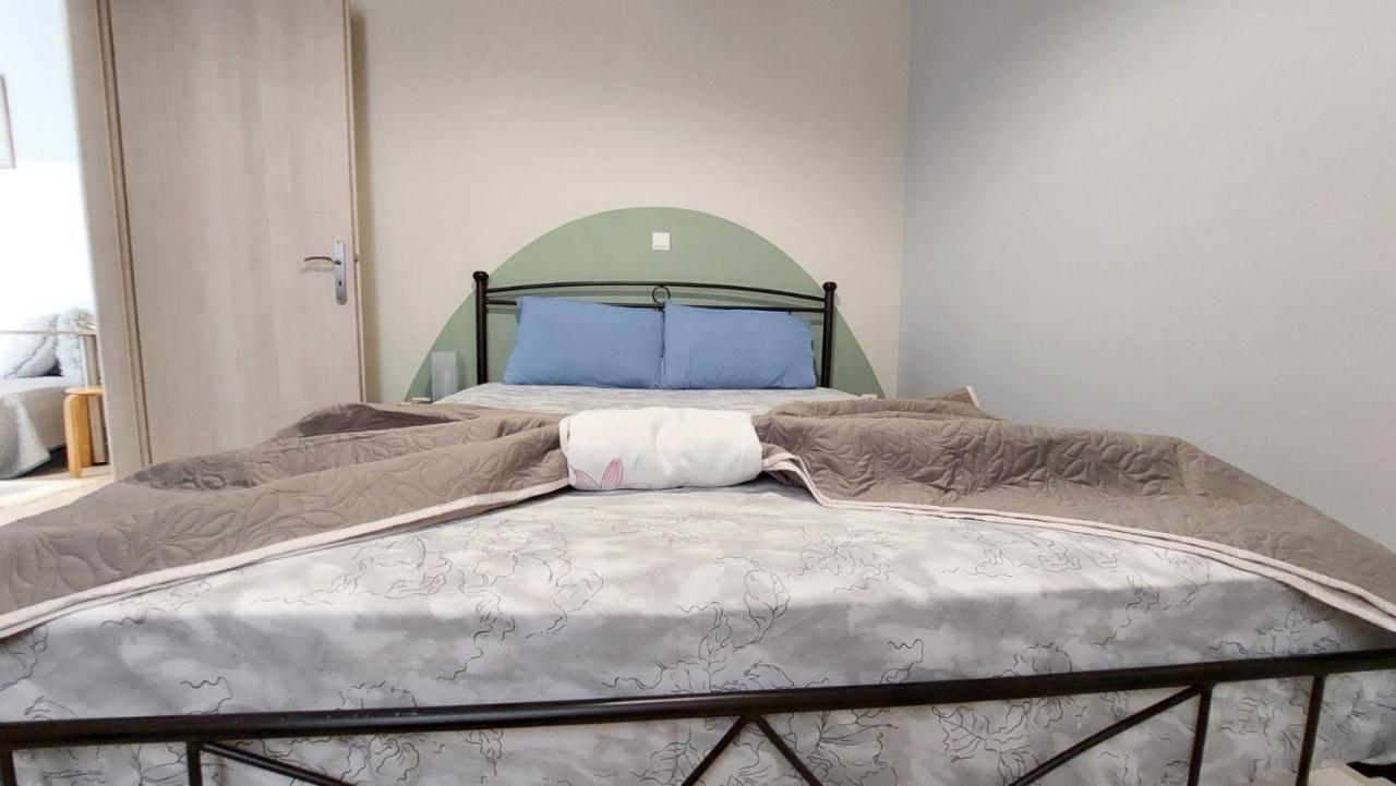 Cozy Minimal Apartment Pireus Eksteriør bilde